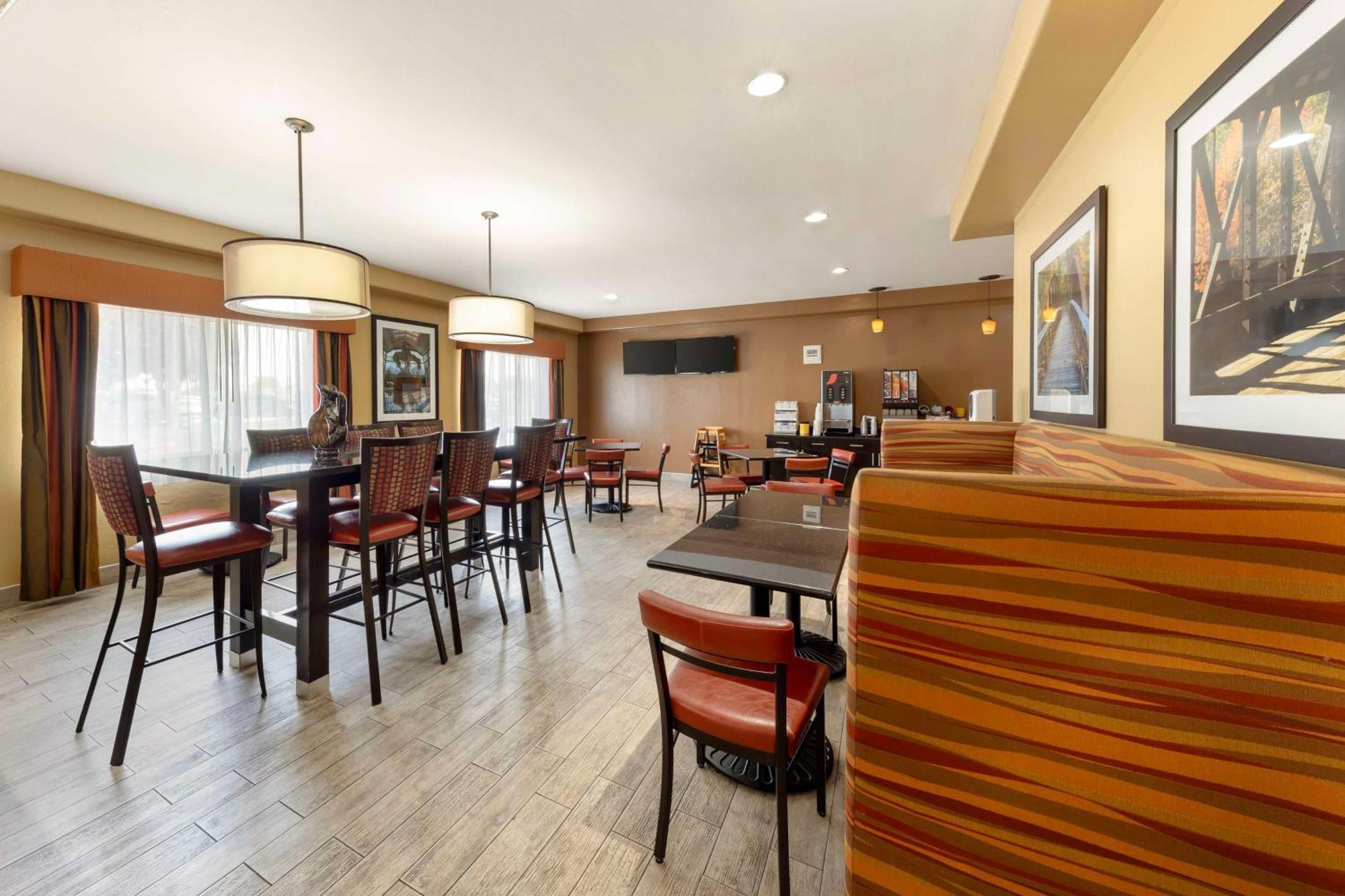 Best Western Greentree Inn & Suites Moore Exterior photo